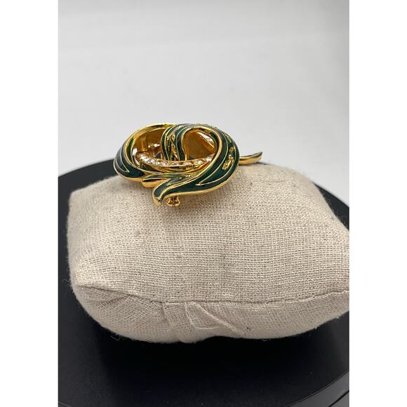 Joan Rivers Signed Vintage Gold Tone Green Enamel Rhinestone Ribbon Brooch - Picture 3 of 9